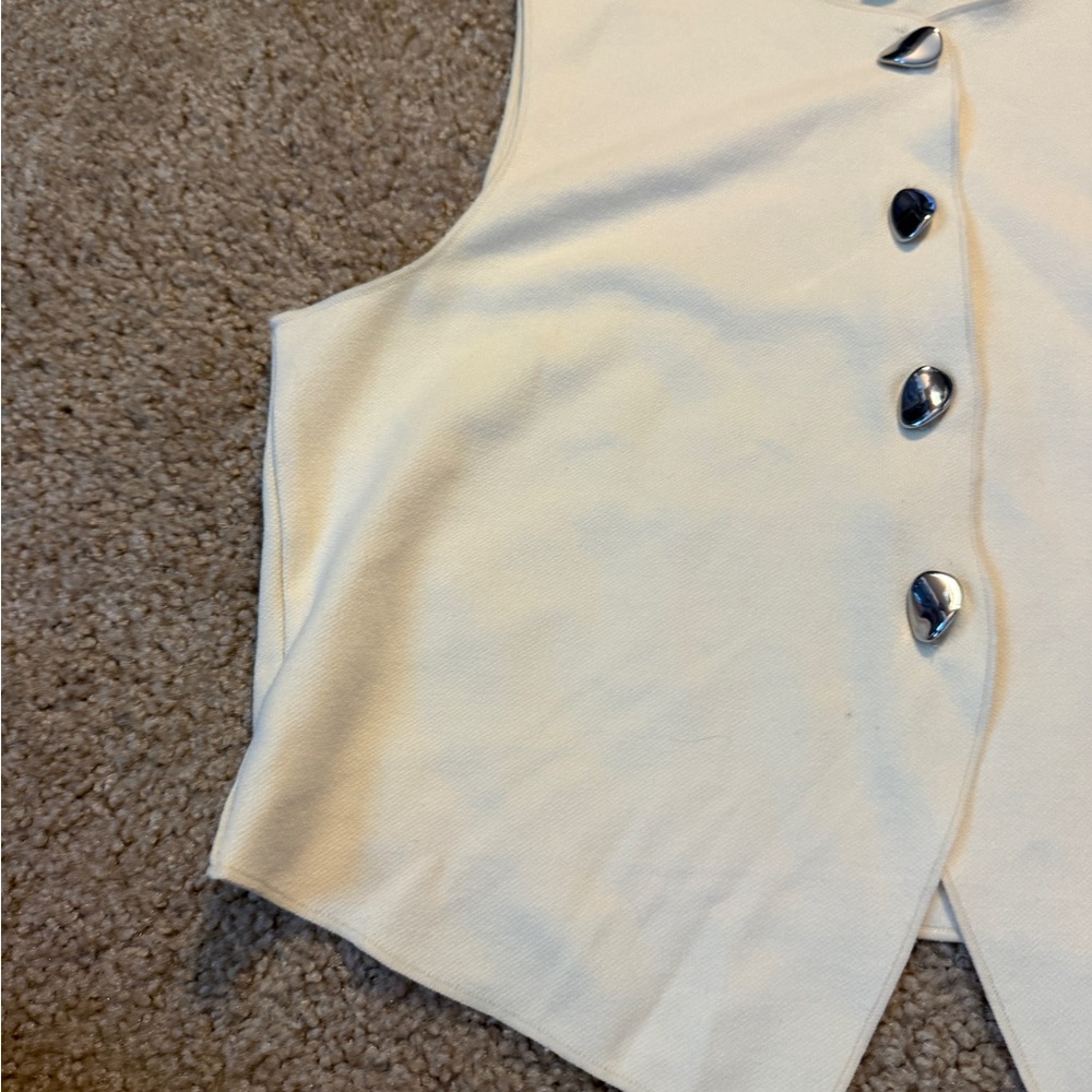 H&M Sleeveless Button Front Knit Top - Picture 5 of 7